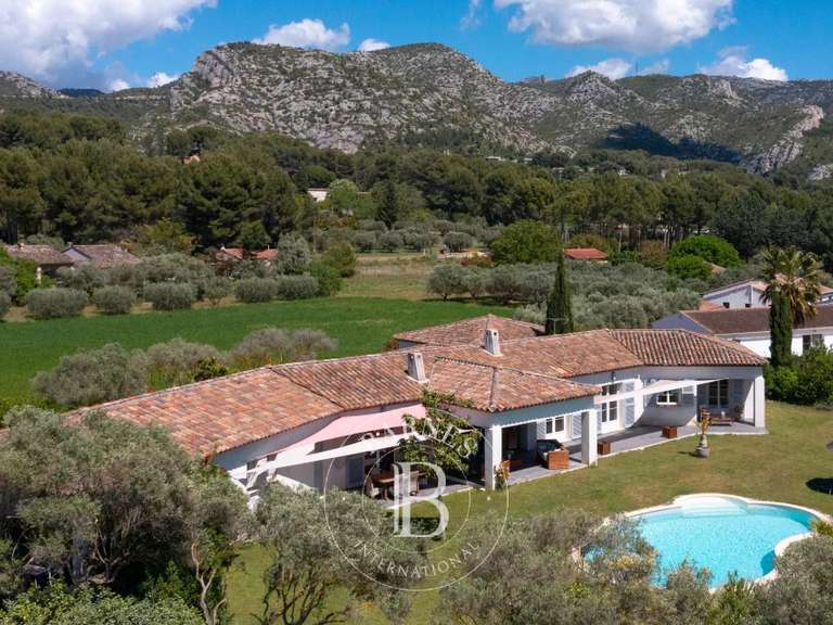 Maison Gémenos - 3 chambres - 298m²