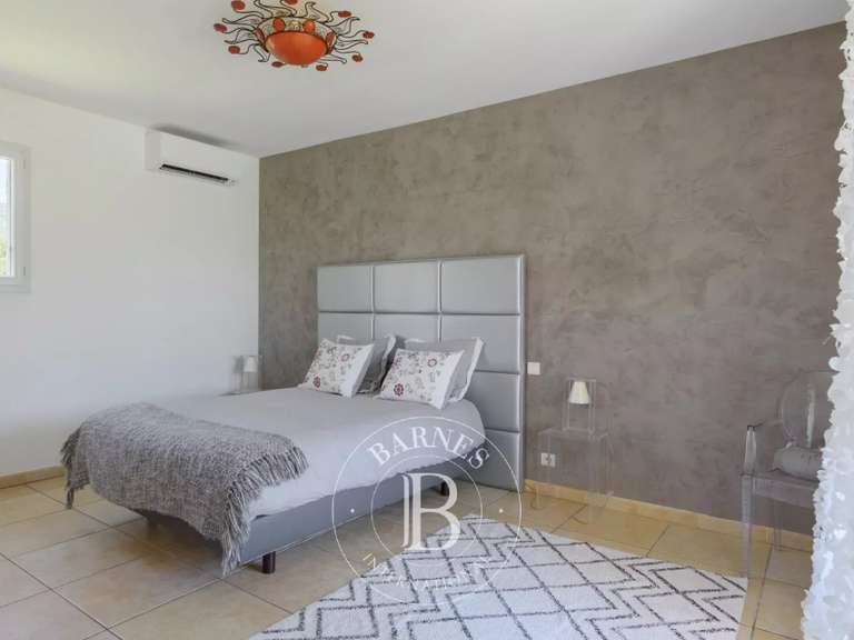 Maison Gémenos - 3 chambres - 298m²