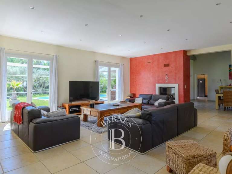 Maison Gémenos - 3 chambres - 298m²