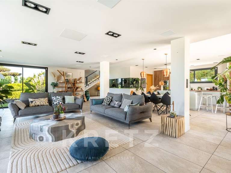 House Genas - 7 bedrooms - 361m²