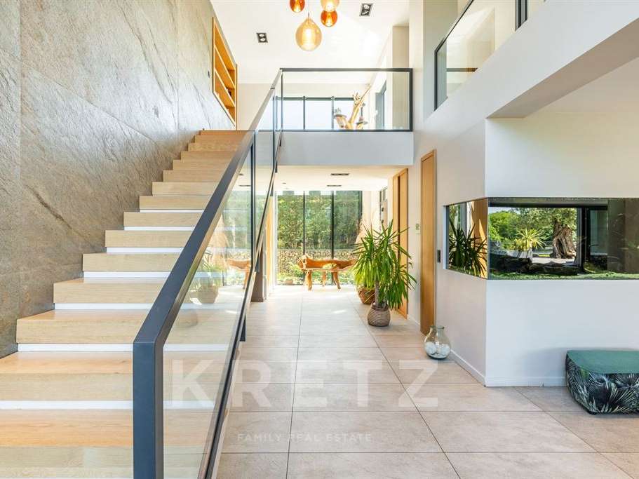 House Genas