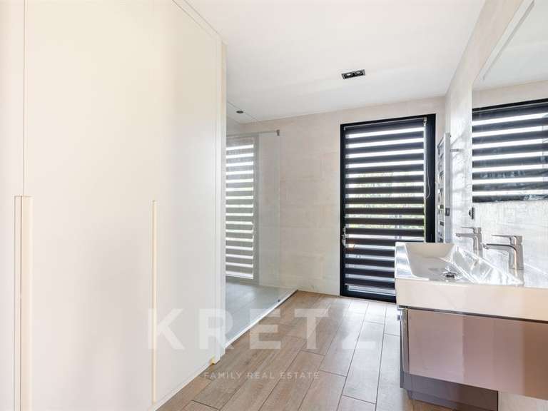 House Genas - 7 bedrooms - 361m²