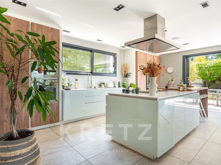 House Genas - 7 bedrooms - 361m²