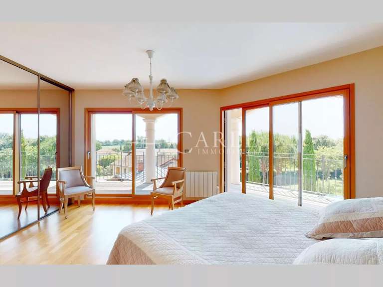 Villa Genas - 4 bedrooms - 311m²