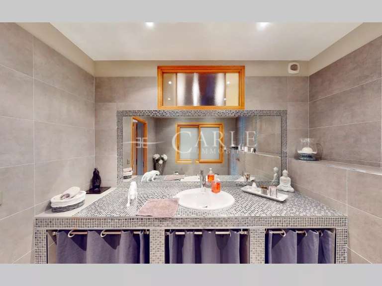 Villa Genas - 4 bedrooms - 311m²