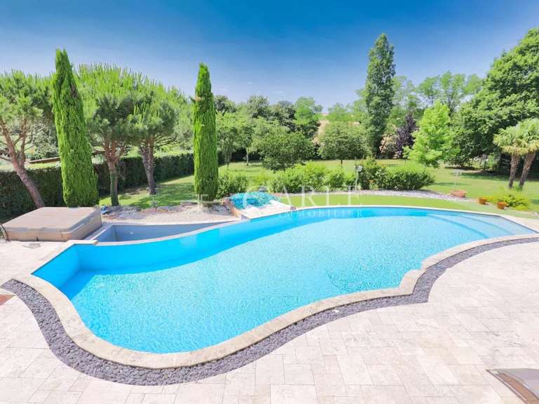 Villa Genas - 4 bedrooms - 311m²