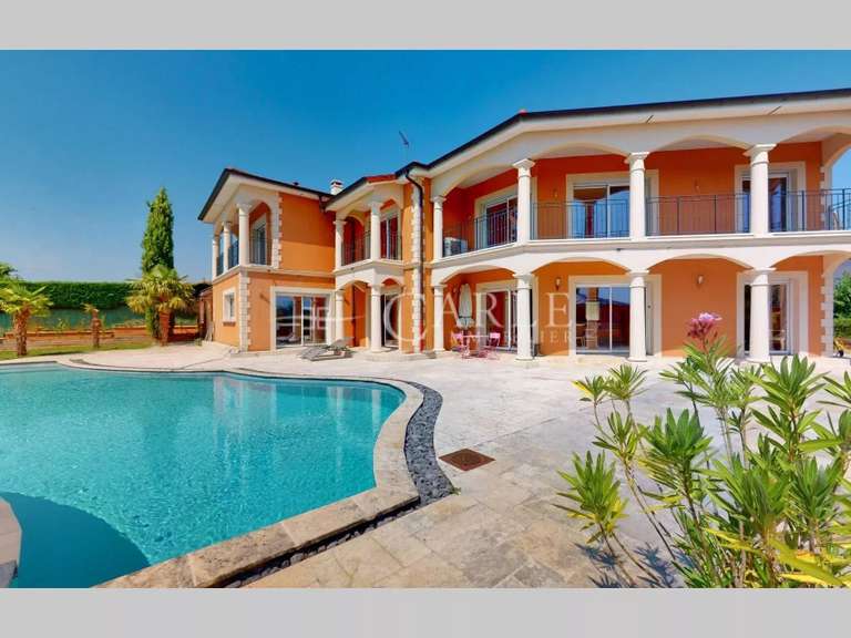 Villa Genas - 4 bedrooms - 311m²