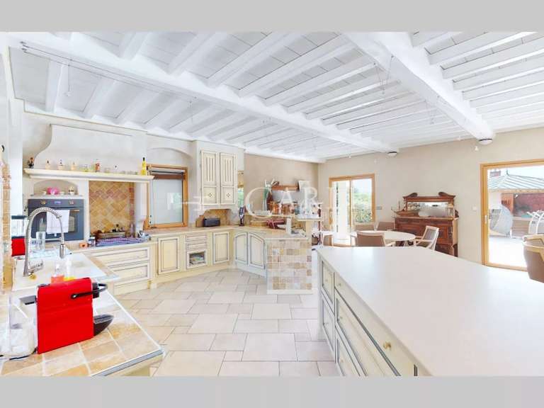 Villa Genas - 4 bedrooms - 311m²