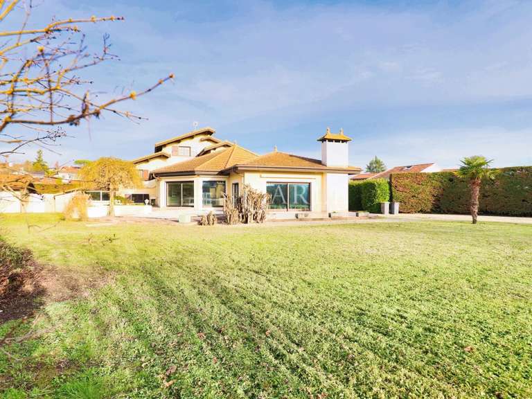 Villa Genas - 5 chambres - 554m²