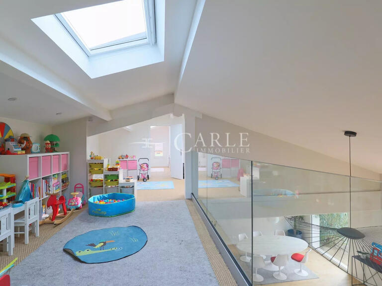 Villa Genas - 6 chambres - 277m²