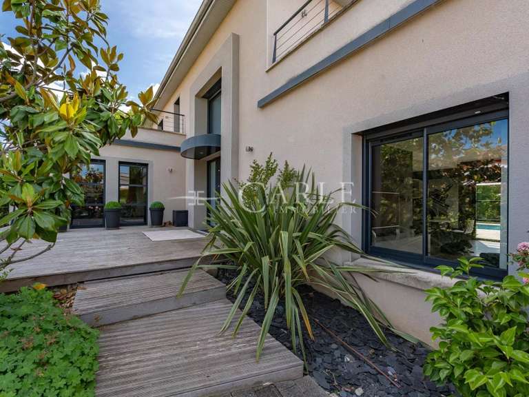 Villa Genas - 5 chambres - 476m²