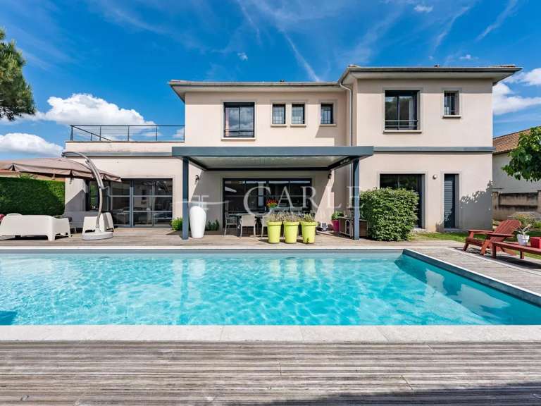 Villa Genas - 5 chambres - 476m²