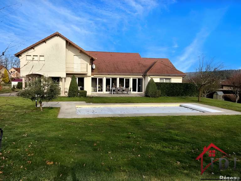 Villa Geneuille - 5 chambres - 274m²