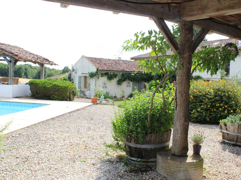 House Genouillé - 10 bedrooms - 530m²