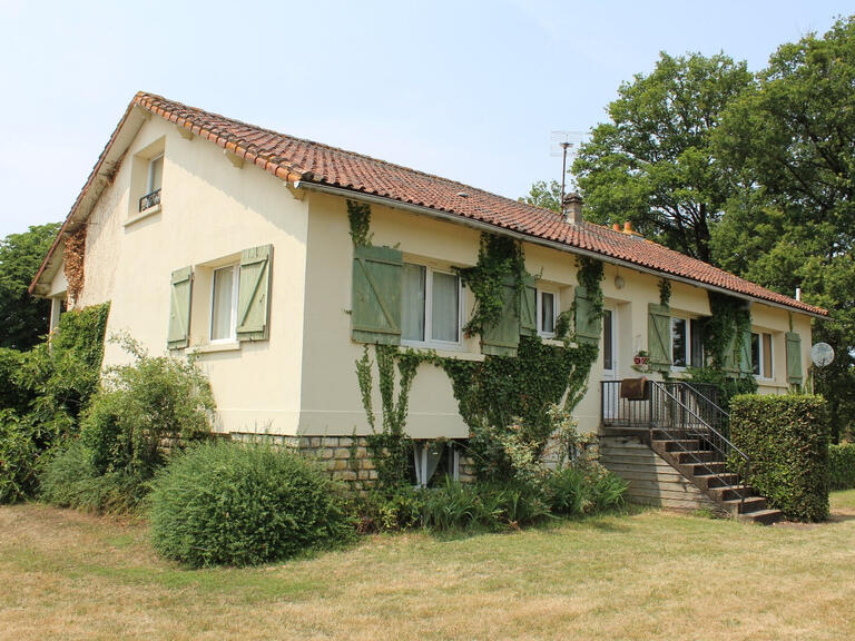 House Genouillé - 10 bedrooms - 530m²