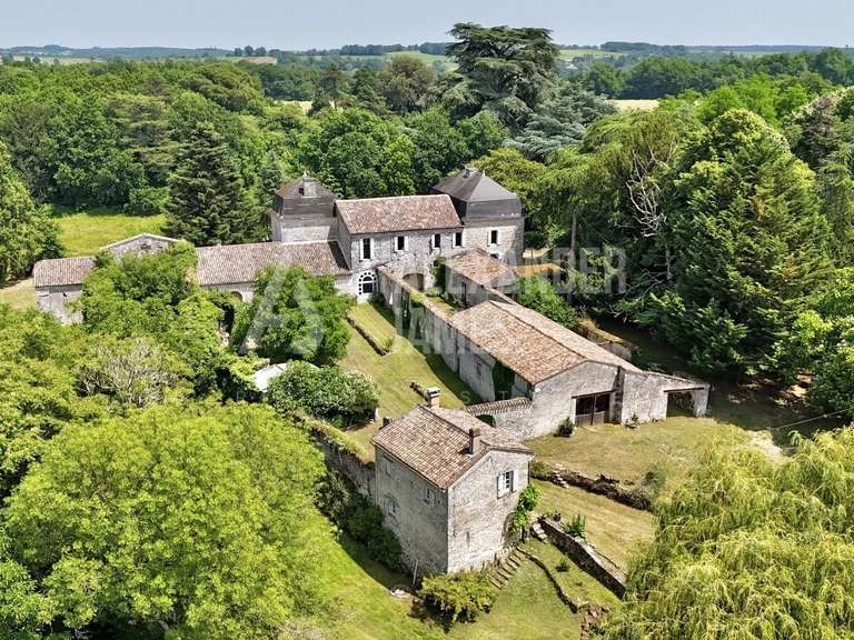 Propriété Gensac - 7 chambres - 500m²