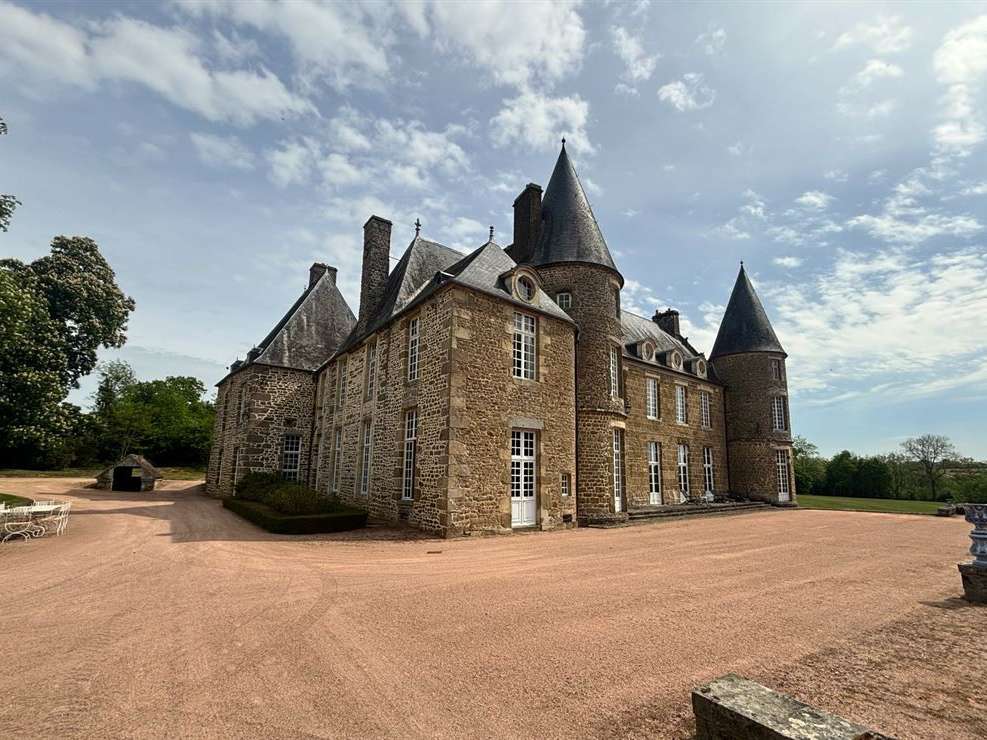 Castle Giel-Courteilles