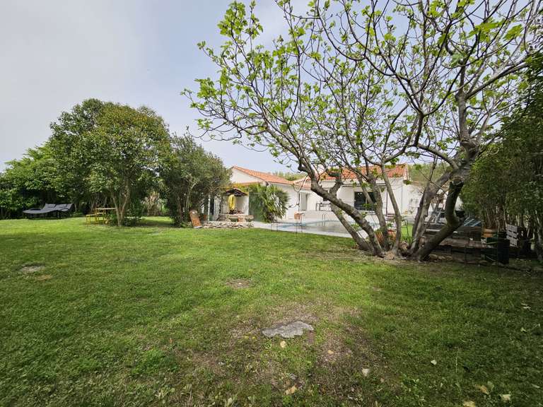Maison Gignac-la-Nerthe - 4 chambres - 150m²