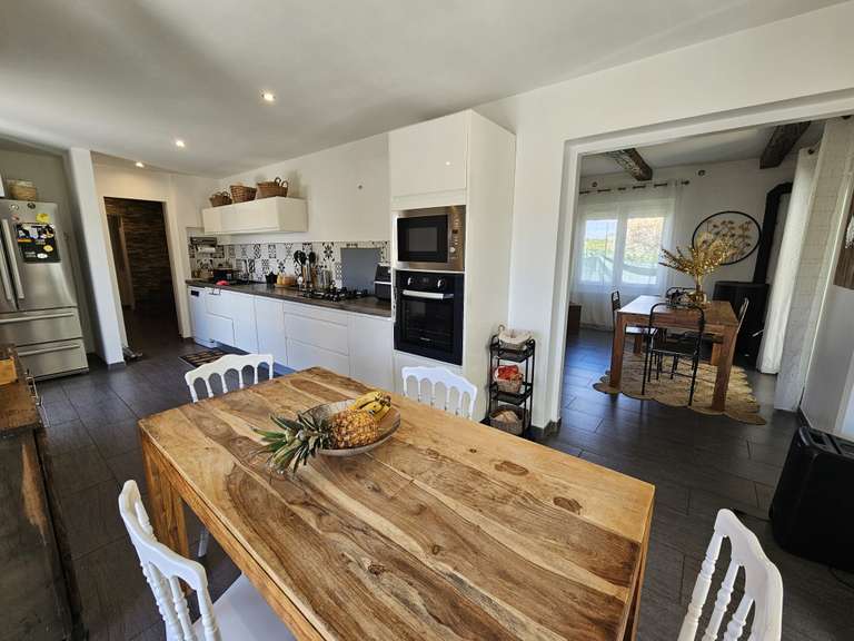 Maison Gignac-la-Nerthe - 4 chambres - 140m²