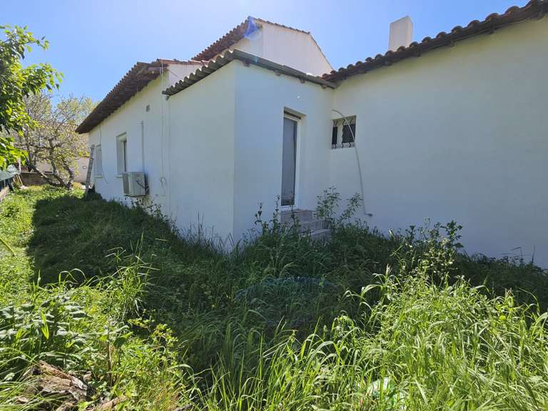 Maison Gignac-la-Nerthe - 4 chambres - 140m²