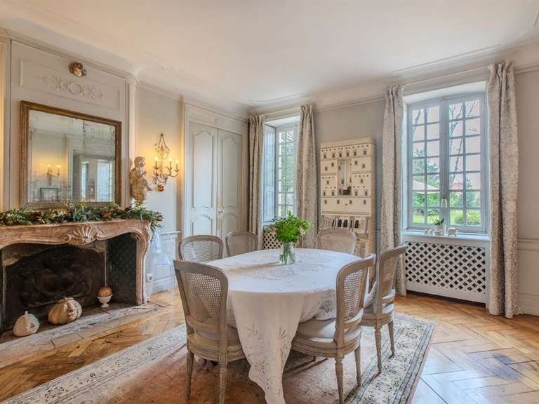 Propriété Givry - 8 chambres - 800m²