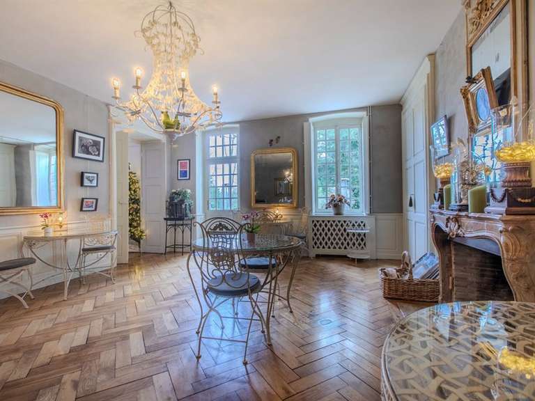 Propriété Givry - 8 chambres - 820m²