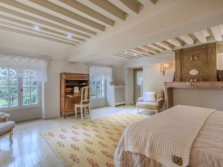 Propriété Givry - 8 chambres - 800m²