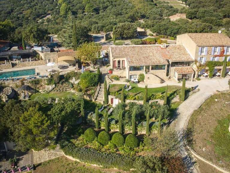 Hôtel particulier Gordes - 17 chambres - 715m²