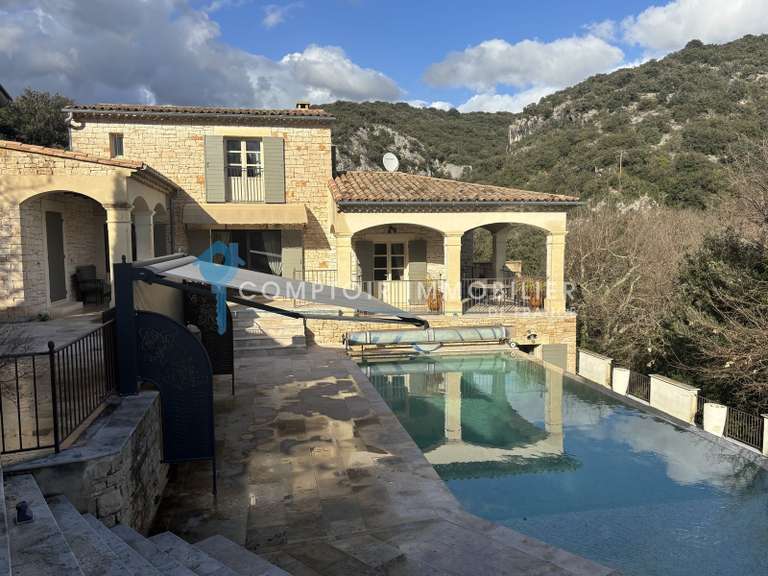 Maison Goudargues - 4 chambres - 224m²