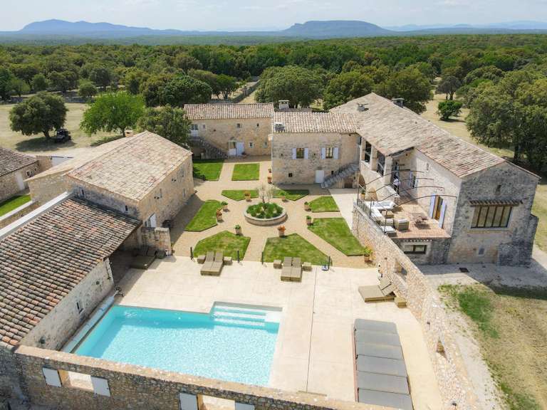 Propriété Goudargues - 7 chambres - 900m²