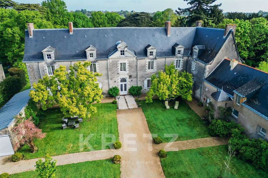 Castle Grandchamps-des-Fontaines