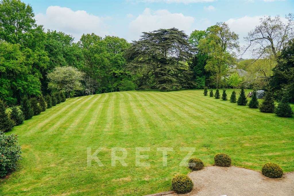 Castle Grandchamps-des-Fontaines