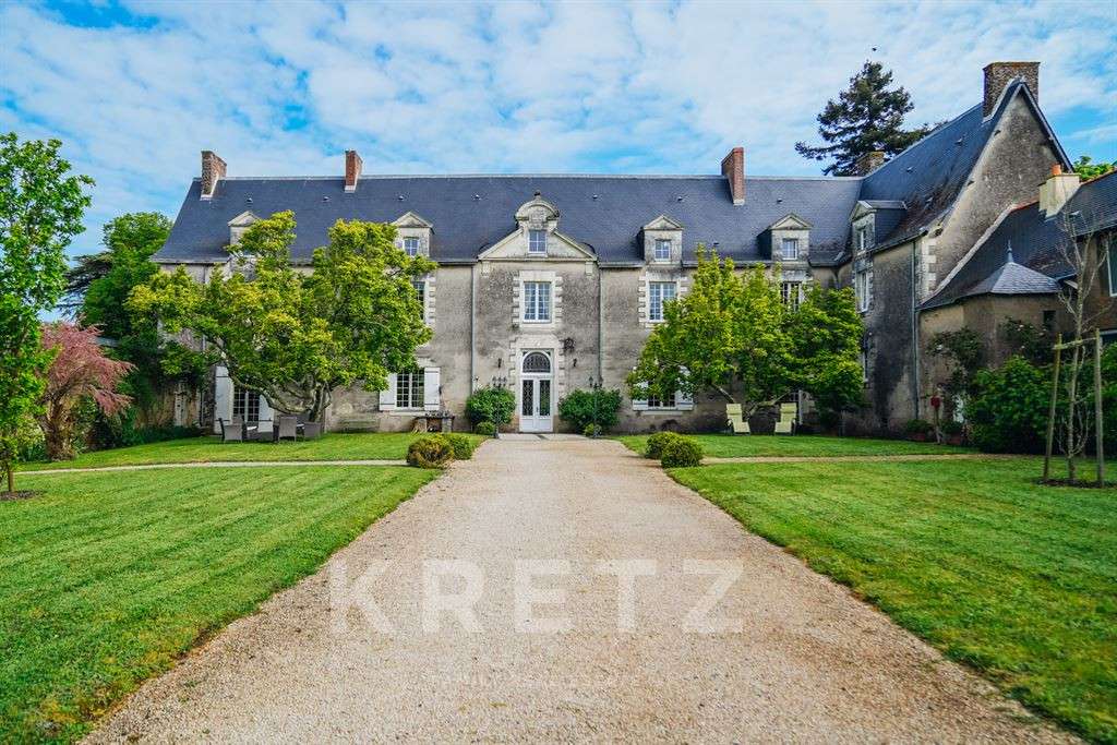 Castle Grandchamps-des-Fontaines