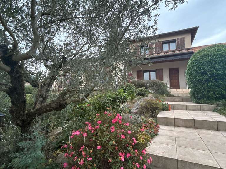 Maison Granges-les-Beaumont - 4 chambres - 190m²