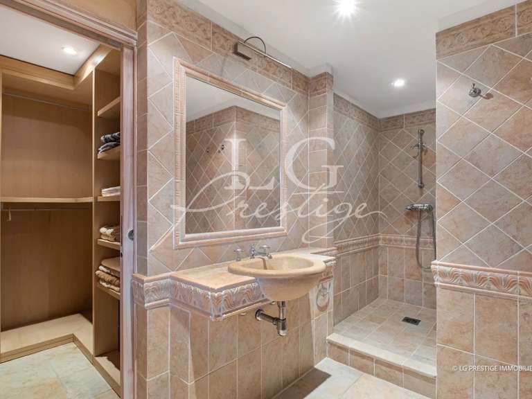 Maison Grasse - 8 chambres - 639m²