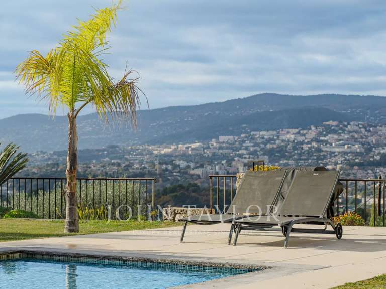 Maison Grasse - 5 chambres - 221m²