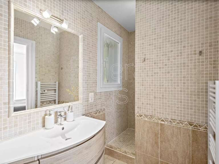 Maison Grasse - 5 chambres - 198m²