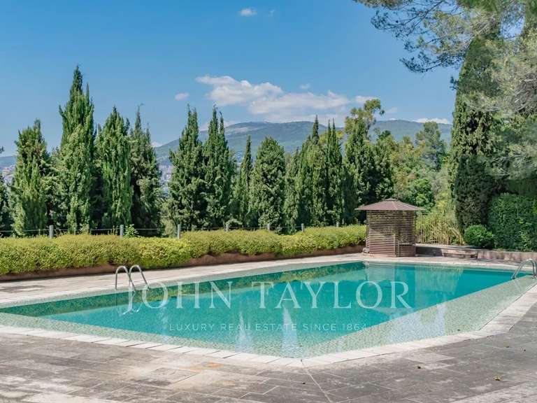 Maison Grasse - 9 chambres - 639m²