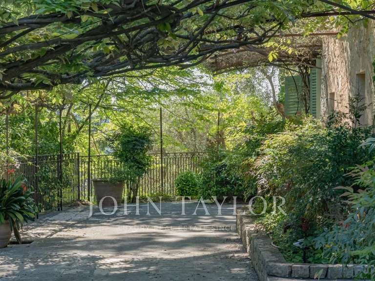 Maison Grasse - 9 chambres - 639m²