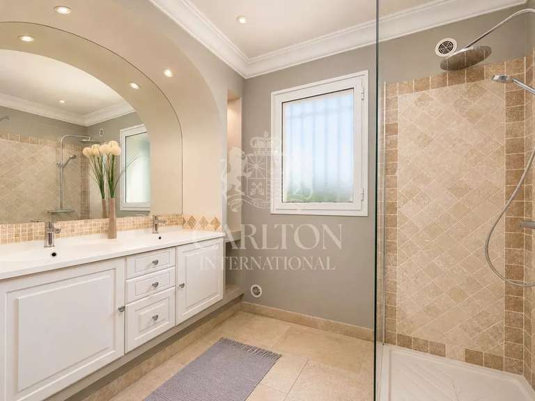Maison Grasse - 4 chambres - 254m²