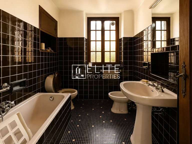 Maison Grasse - 9 chambres - 407m²