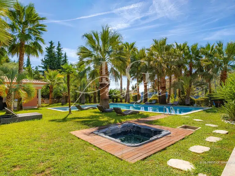 Maison Grasse - 7 chambres - 440m²
