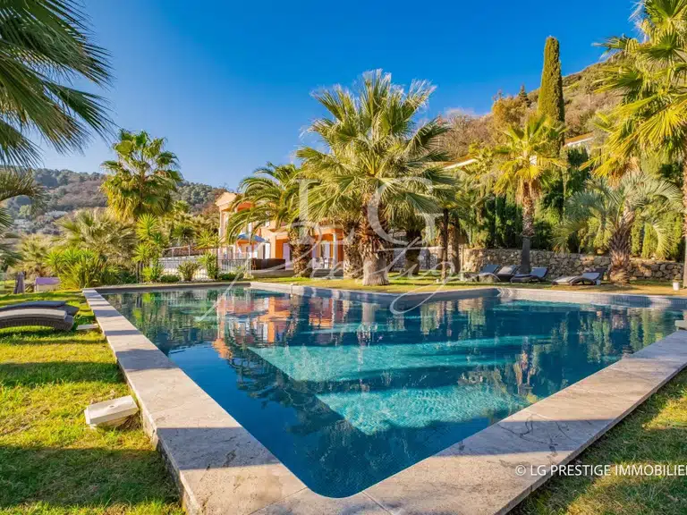 Maison Grasse - 7 chambres - 440m²