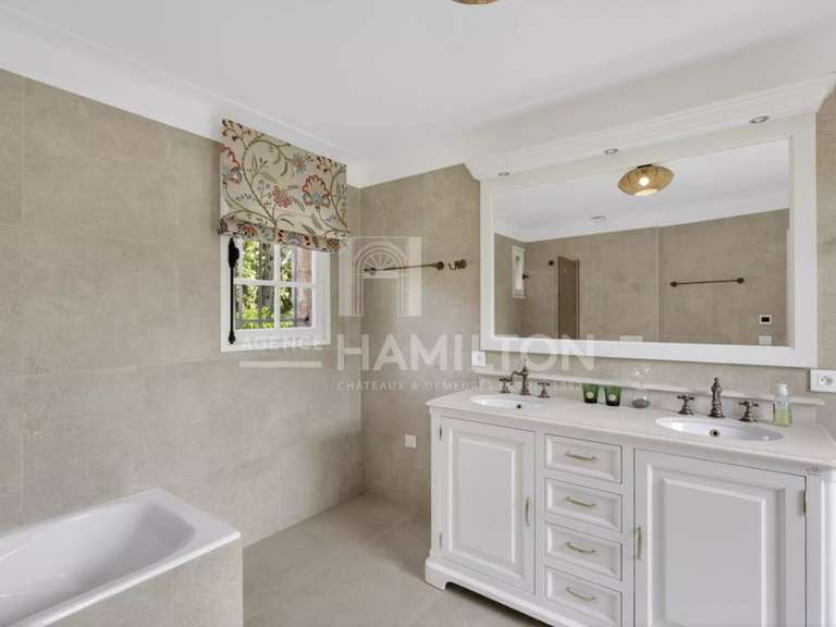Villa Grasse - 3 chambres - 243m²
