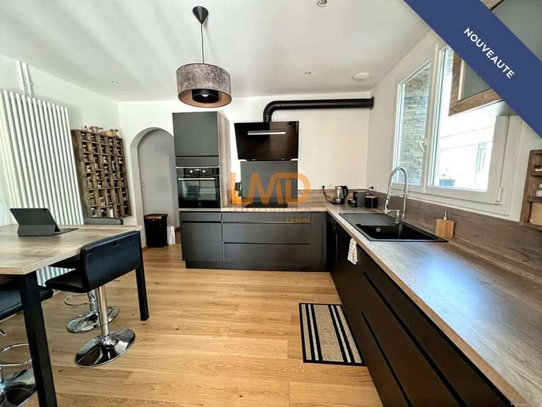 Maison Gréasque - 5 chambres - 224m²