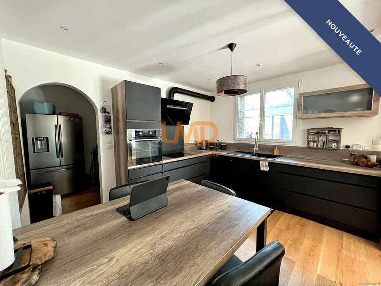 Maison Gréasque - 5 chambres - 224m²