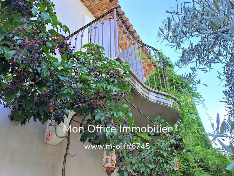 Propriété Gréasque - 5 chambres - 290m²