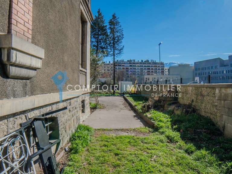 Maison Grenoble - 7 chambres - 241m²