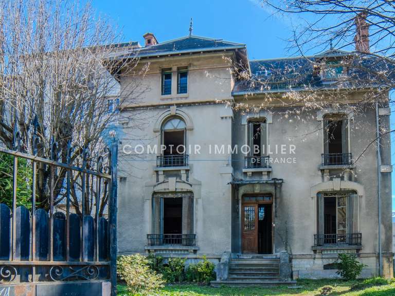 Maison Grenoble - 7 chambres - 241m²