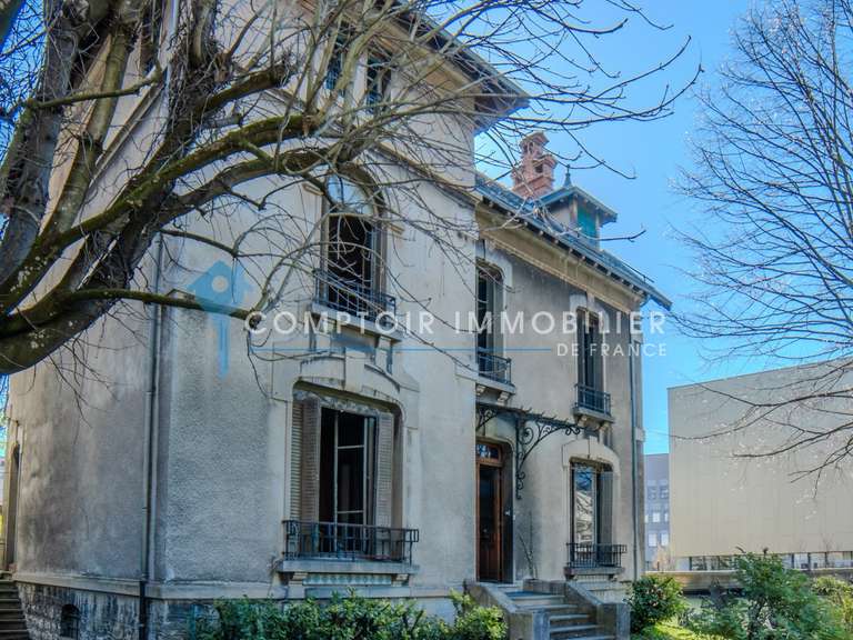 Maison Grenoble - 7 chambres - 241m²